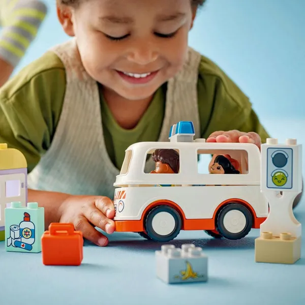 Set Construcție LEGO 10447 Ambulanță și Șofer - imagine 6