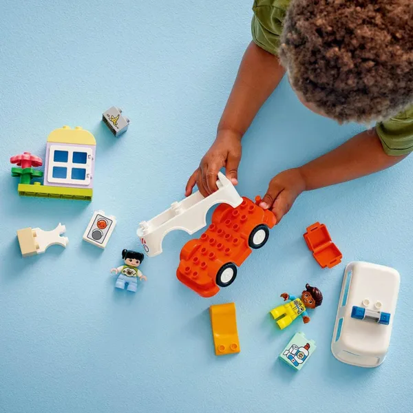 Set Construcție LEGO 10447 Ambulanță și Șofer - imagine 5
