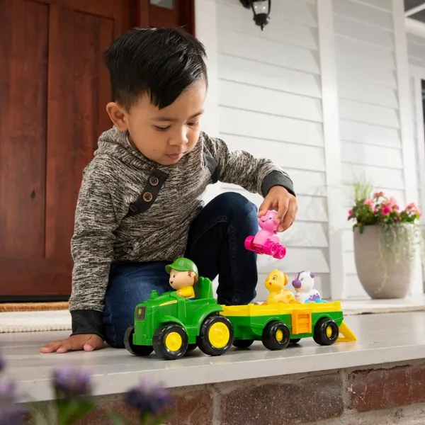 Tractoraș cu remorcă TOMY JOHN DEERE cu animale și sunete T47276 - imagine 4