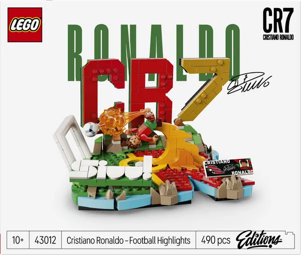 Set Construcție LEGO Cristiano Ronaldo Momente Importante din Fotbal LEGO43012 - imagine 3